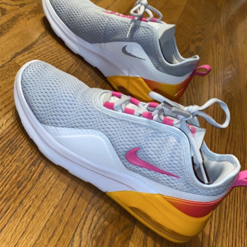 Nike Women Air Max Motion 2